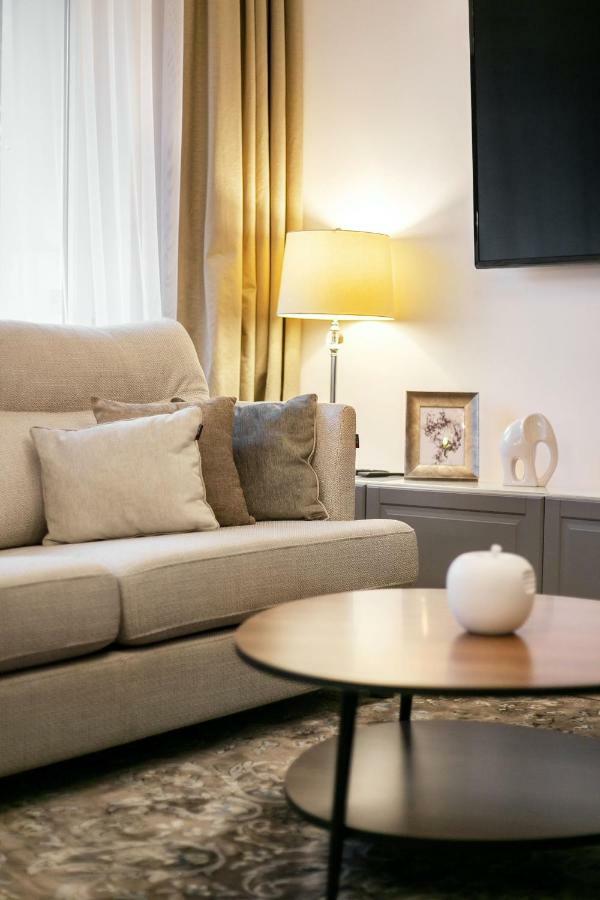 Luxury For Everyone - Hills Park Lux Apartments 3 VNO Dış mekan fotoğraf